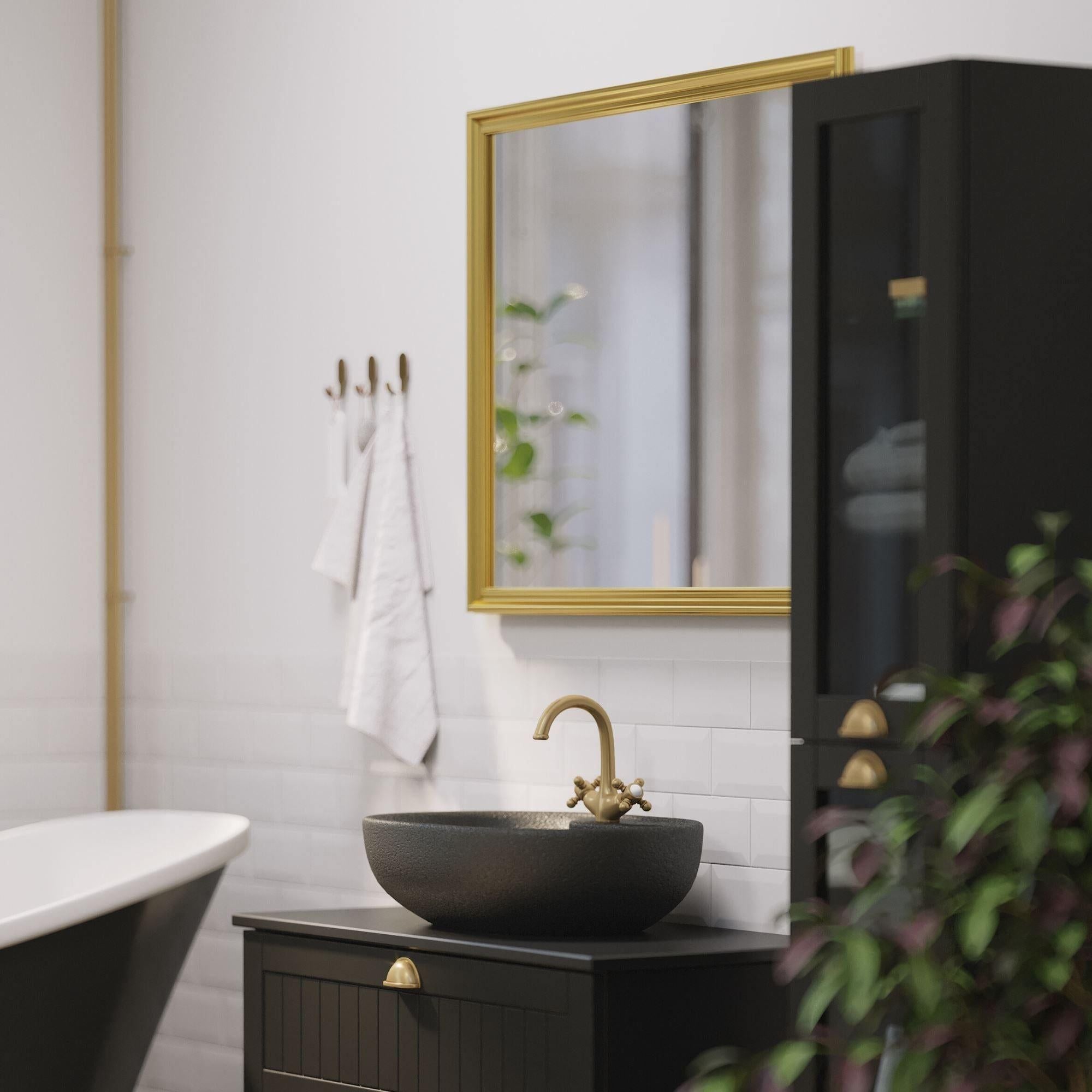 Fyrkantiga spegel - 80x80 cm med guldram och väggfäste - Gedser - Speglar - BATH DELUXE - EXCLUSIVE - 01-080-06-64-00 - BATHDELUXE SWEDEN
