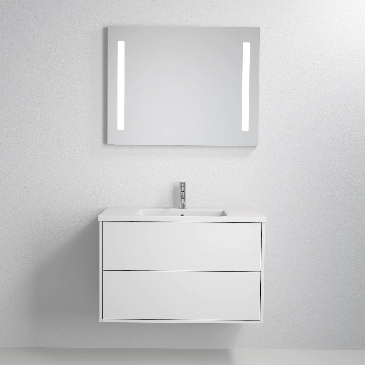 Spegel Nordfeld med LED belysning och Rörelsesensor - Speglar - BATH DELUXE - EXCLUSIVE - 01 - 090 - 50 - 67 - 00 - 8594175642919 - BATHDELUXE SWEDEN