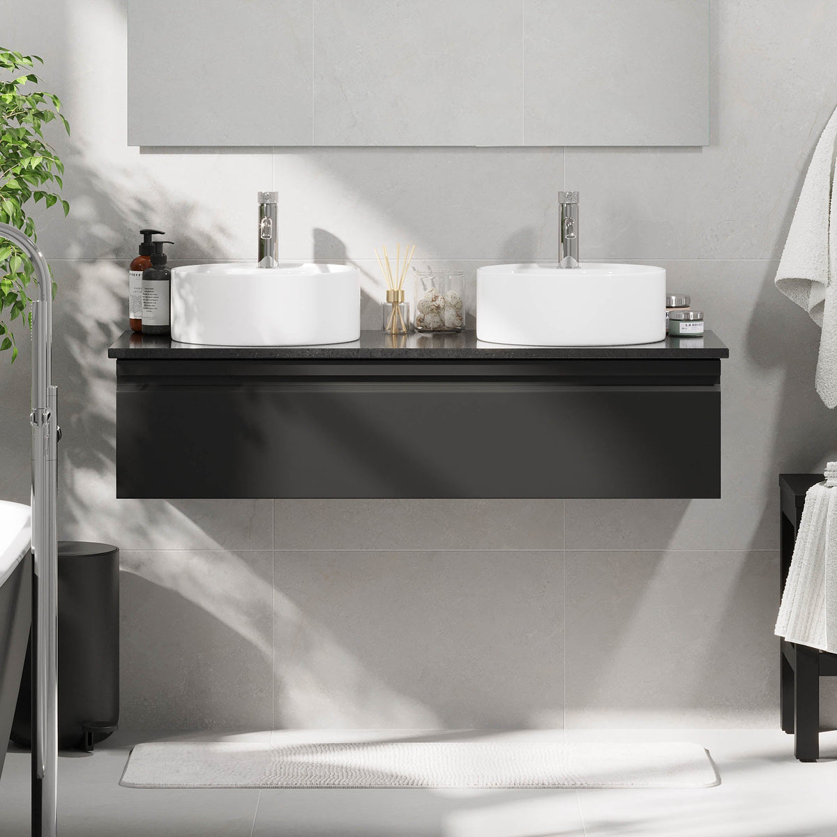 Badrumskommod med modern integrerad front - 120x46x69 cm - Mattsvart - Svart bänkskiva i kvartssten med fristående Porslin tvättställ - Mirage - Tvättställsskåp - Bath Deluxe - 89-120-03-02-45 - BATHDELUXE SWEDEN