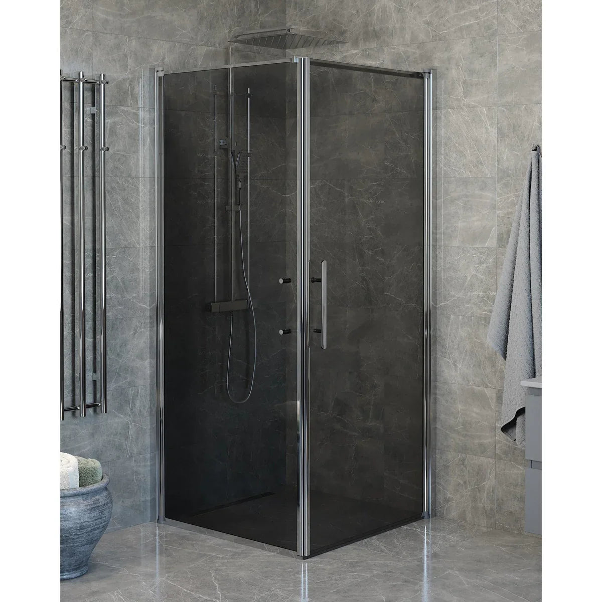 Vänern Duschhörn, Dörr + Vägg, Rökfärgat Glas, Krom Profil - Duschhörna - BATH DELUXE - PRESTIGE - 40 - 909 - 01 - 56 - 00 - BATHDELUXE SWEDEN